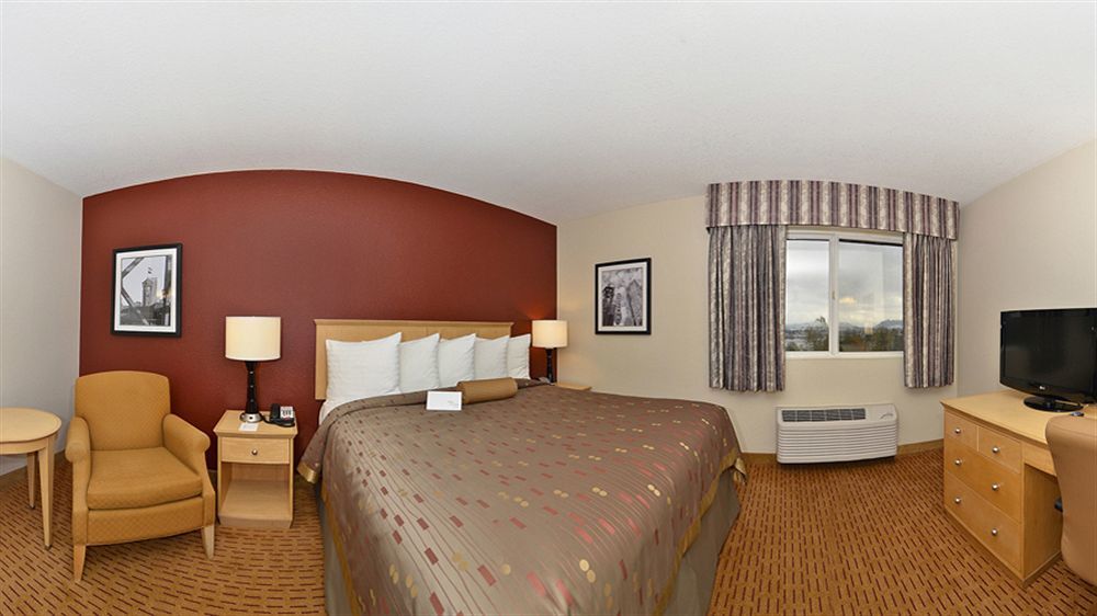 Clackamas Inn And Suites Exteriér fotografie