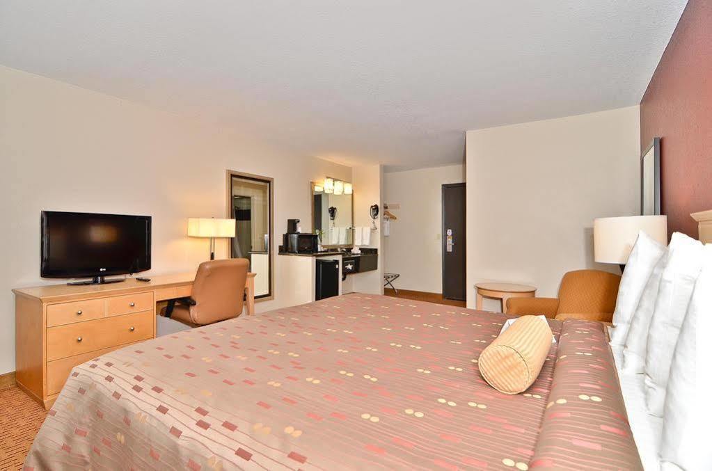 Clackamas Inn And Suites Exteriér fotografie